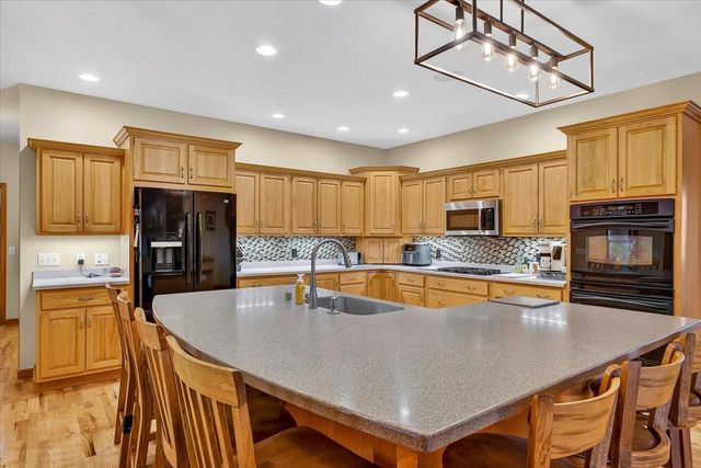 N9181 Cardinal Crest Lane, New Glarus, WI 53574