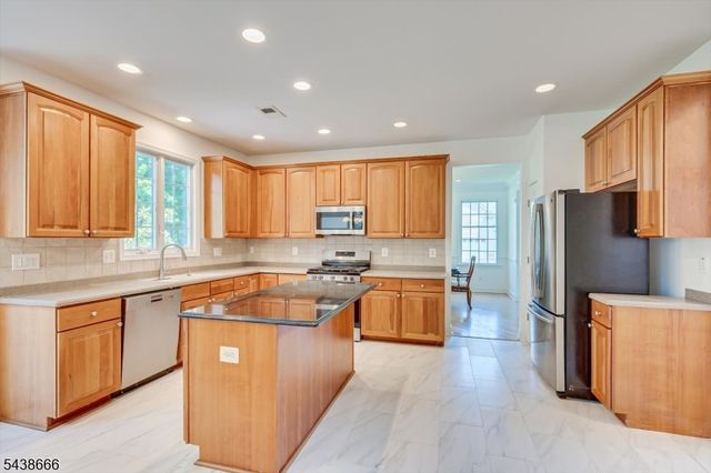 21 Courtside Ln, South Brunswick Twp., NJ 08540