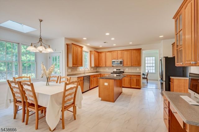 21 Courtside Ln, South Brunswick Twp., NJ 08540