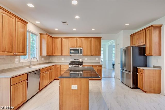 21 Courtside Ln, South Brunswick Twp., NJ 08540