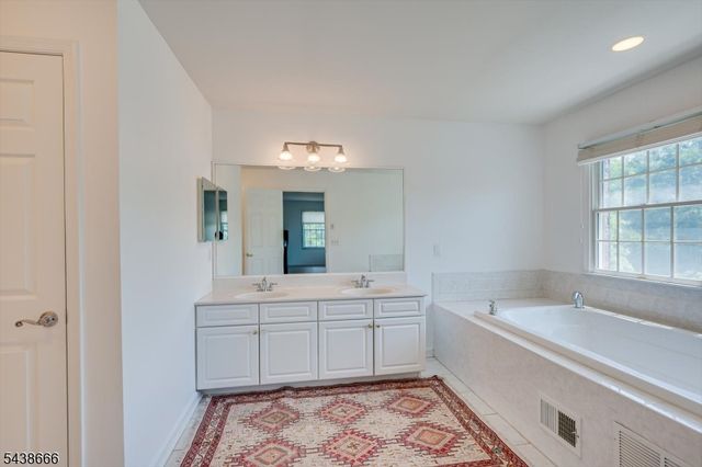 21 Courtside Ln, South Brunswick Twp., NJ 08540