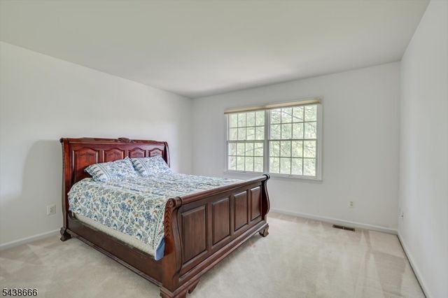 21 Courtside Ln, South Brunswick Twp., NJ 08540