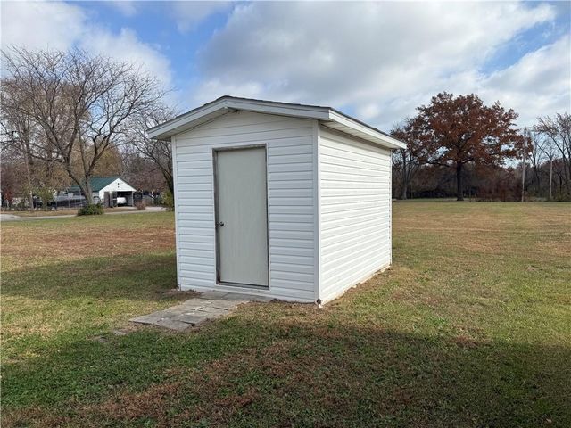 600 S Seventh Street, Deepwater, MO 64740