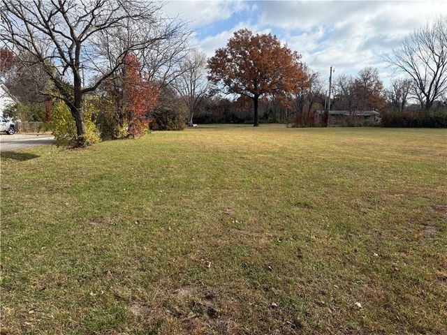 600 S Seventh Street, Deepwater, MO 64740