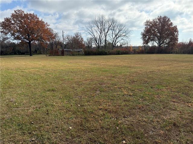 600 S Seventh Street, Deepwater, MO 64740