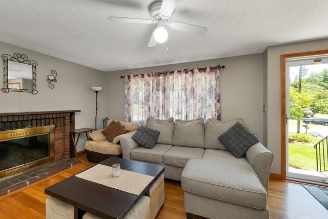 38 Dexter Ave, Dracut, MA 01826