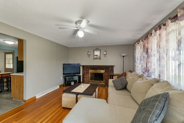 38 Dexter Ave, Dracut, MA 01826