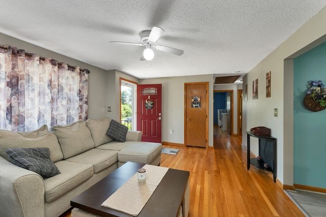 38 Dexter Ave, Dracut, MA 01826
