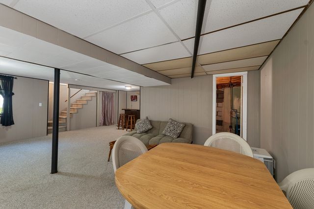 38 Dexter Ave, Dracut, MA 01826