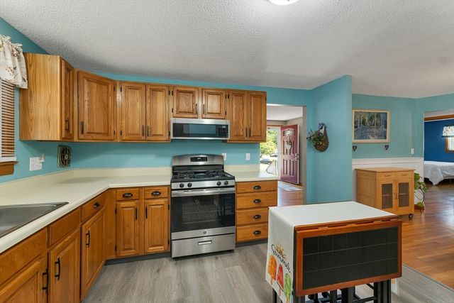 38 Dexter Ave, Dracut, MA 01826