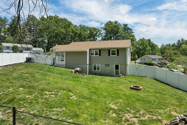 38 Dexter Ave, Dracut, MA 01826