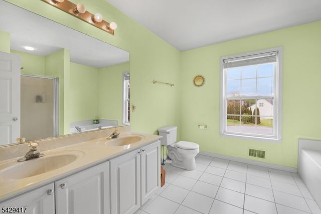 7 Sykes Gap, Oxford Twp., NJ 07863