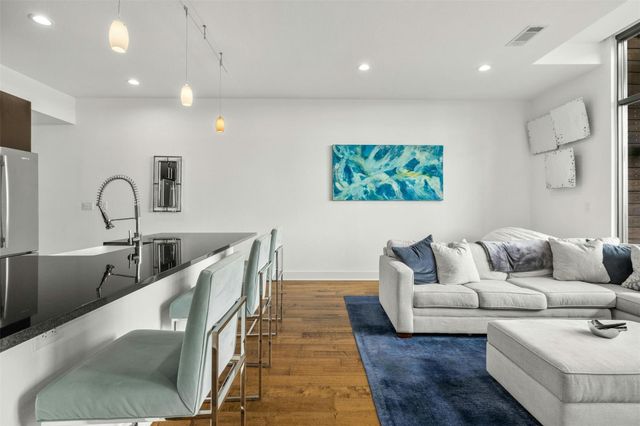 1101 Ivean Pearson RD D204, Lago Vista, TX 78645