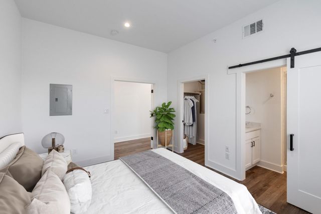 617 N Tyler Street 301, Dallas, TX 75208