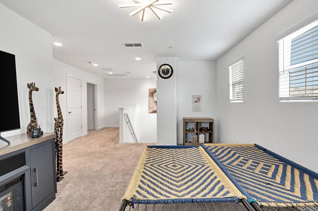 2481 N Pearwood Avenue, Fresno, CA 93727