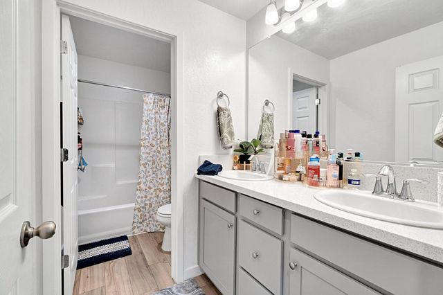 2481 N Pearwood Avenue, Fresno, CA 93727