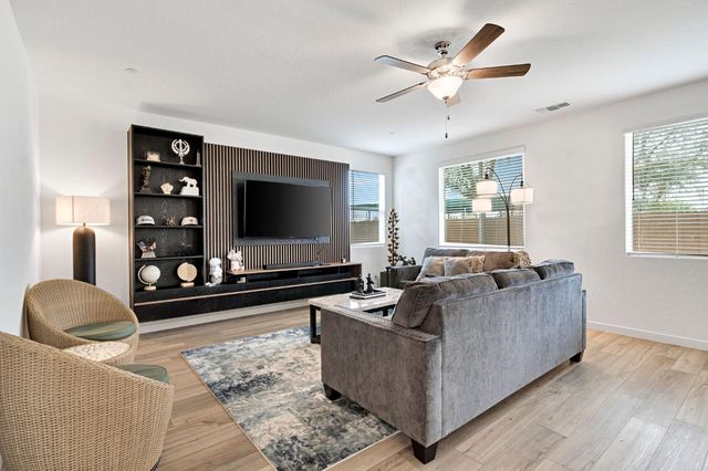 2481 N Pearwood Avenue, Fresno, CA 93727