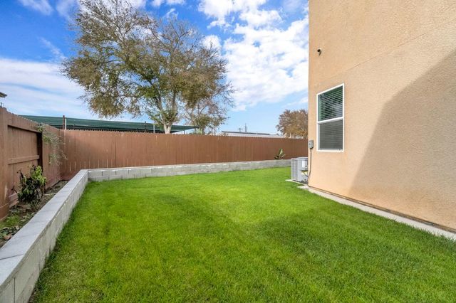 2481 N Pearwood Avenue, Fresno, CA 93727