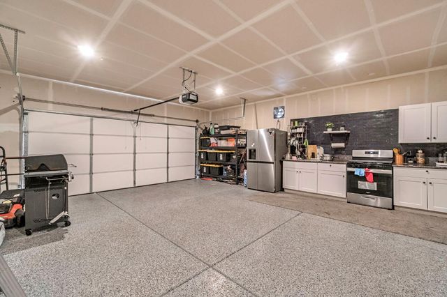 2481 N Pearwood Avenue, Fresno, CA 93727