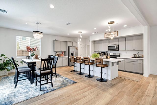 2481 N Pearwood Avenue, Fresno, CA 93727