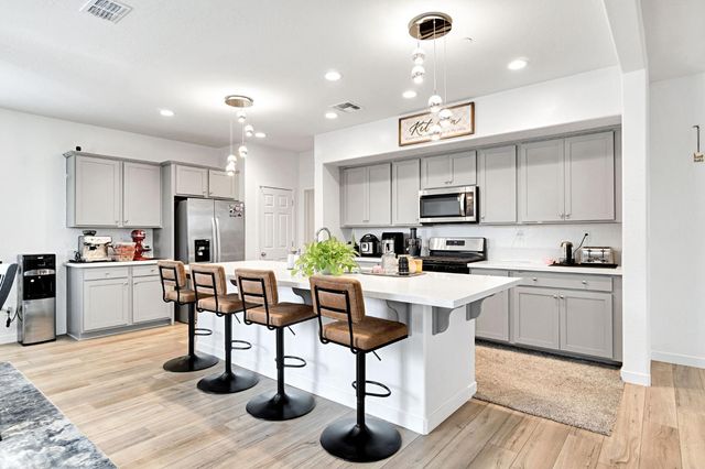 2481 N Pearwood Avenue, Fresno, CA 93727