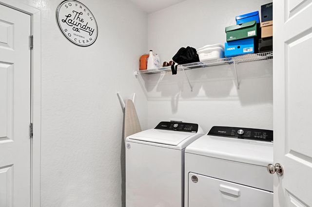 2481 N Pearwood Avenue, Fresno, CA 93727