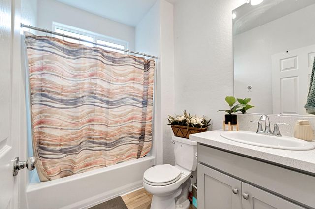 2481 N Pearwood Avenue, Fresno, CA 93727