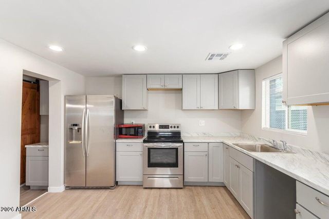 9424 N 2ND Place, Phoenix, AZ 85020