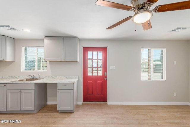 9424 N 2ND Place, Phoenix, AZ 85020