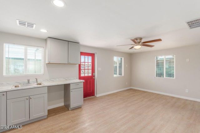 9424 N 2ND Place, Phoenix, AZ 85020