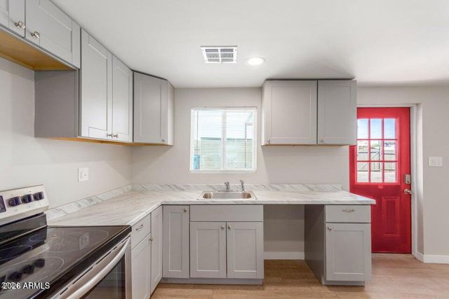 9424 N 2ND Place, Phoenix, AZ 85020