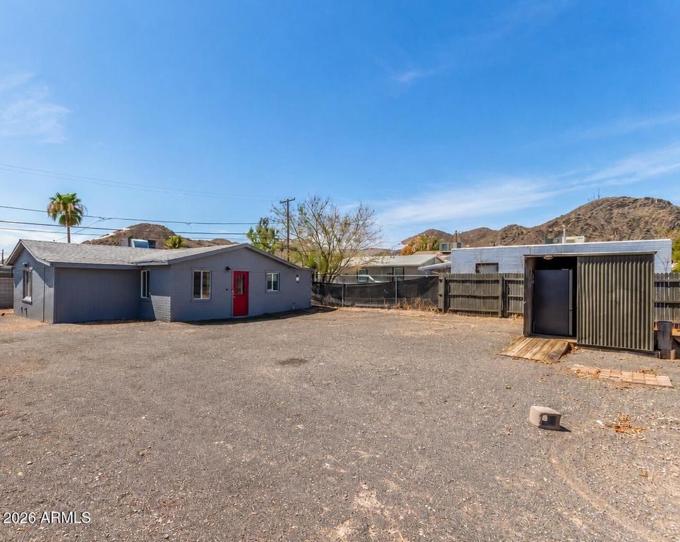 9424 N 2ND Place, Phoenix, AZ 85020