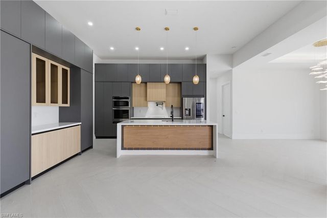 1936 SW 8th PL, Cape Coral, FL 33991