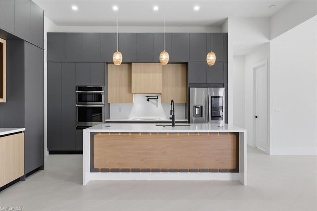 1936 SW 8th PL, Cape Coral, FL 33991