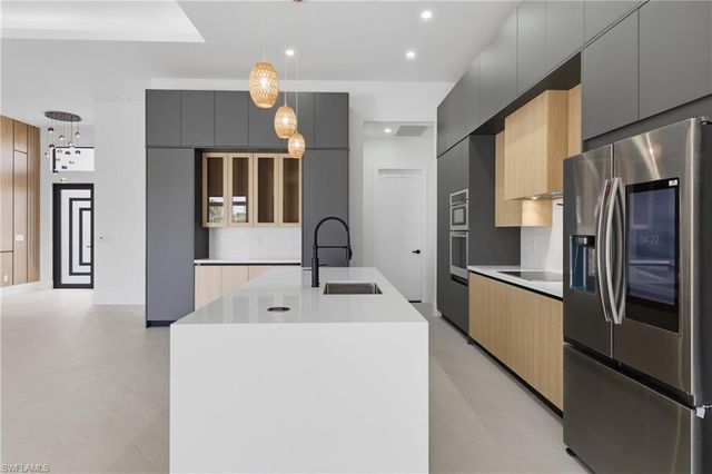 1936 SW 8th PL, Cape Coral, FL 33991