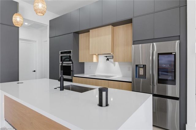 1936 SW 8th PL, Cape Coral, FL 33991