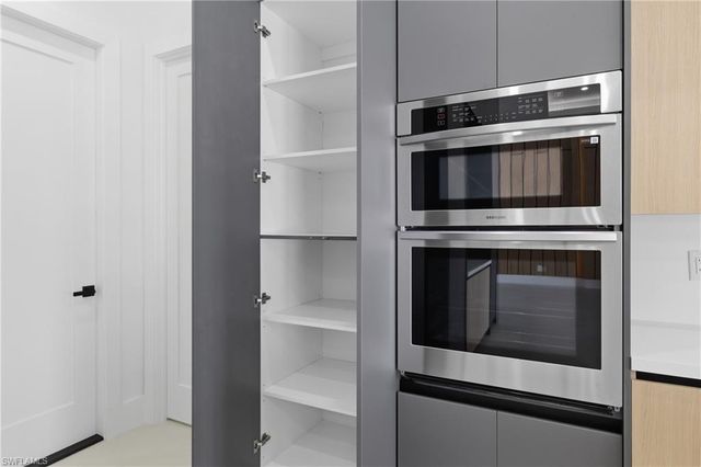 1936 SW 8th PL, Cape Coral, FL 33991