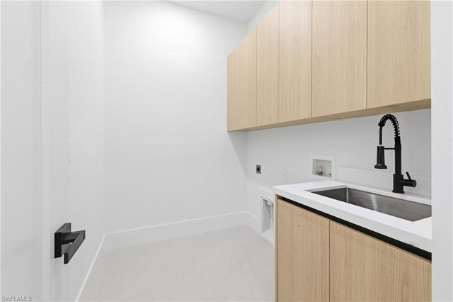 1936 SW 8th PL, Cape Coral, FL 33991