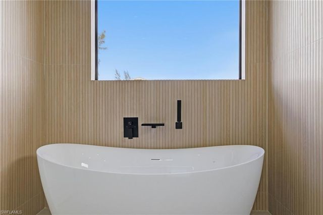 1936 SW 8th PL, Cape Coral, FL 33991