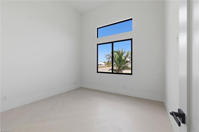 1936 SW 8th PL, Cape Coral, FL 33991