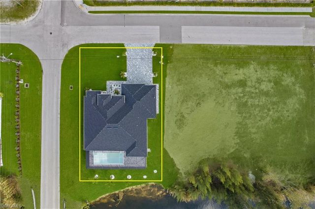 1936 SW 8th PL, Cape Coral, FL 33991