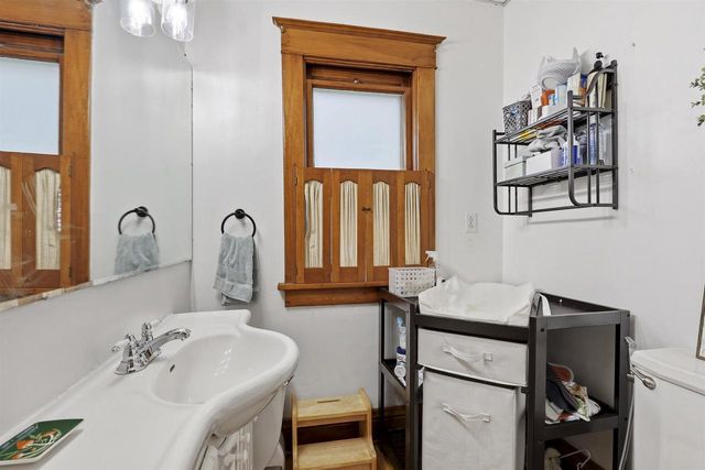 1044 MT VERNON STREET, Oshkosh, WI 54901