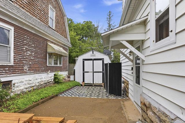 1044 MT VERNON STREET, Oshkosh, WI 54901