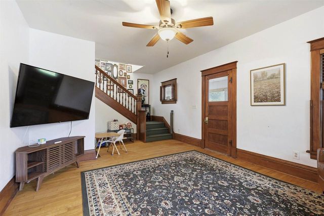 1044 MT VERNON STREET, Oshkosh, WI 54901