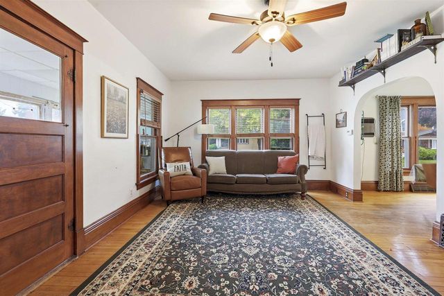 1044 MT VERNON STREET, Oshkosh, WI 54901
