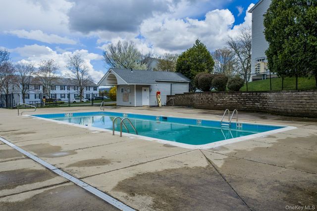 18 Lexington Hill 8, Harriman, NY 10926