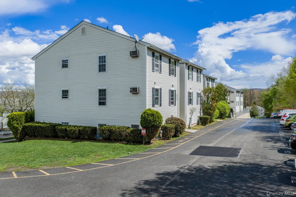 18 Lexington Hill 8, Harriman, NY 10926