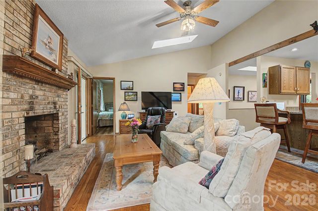 383 Ravenwood Lane, Horse Shoe, NC 28742