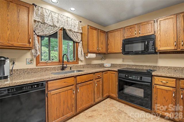 383 Ravenwood Lane, Horse Shoe, NC 28742