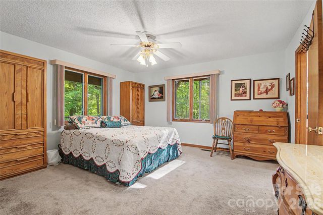 383 Ravenwood Lane, Horse Shoe, NC 28742